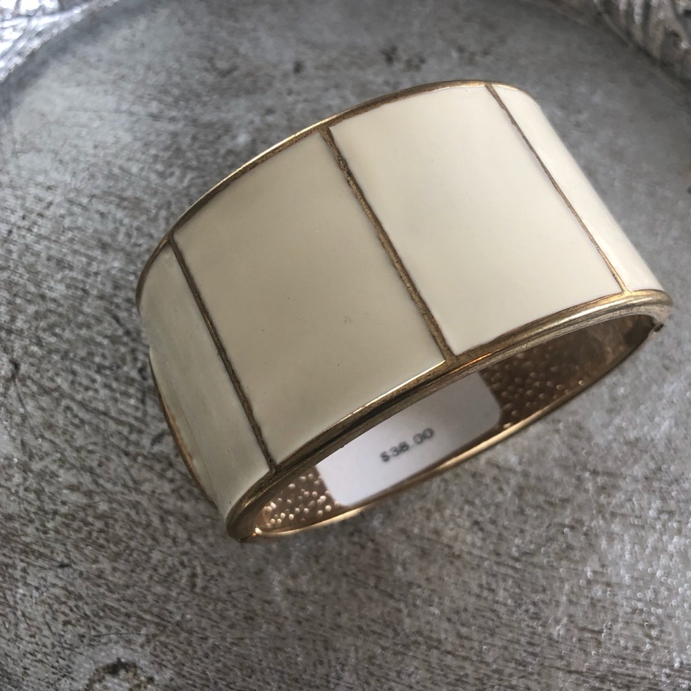 BANANA REPUBLIC CREAM BANGLE BRACELET